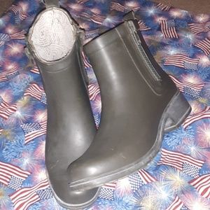 WATERPROOF SHORT RUBBER BOOTS